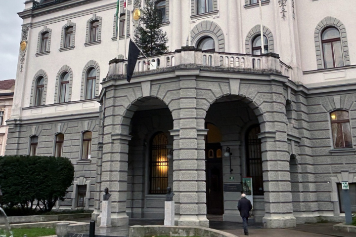 UL črna zastava