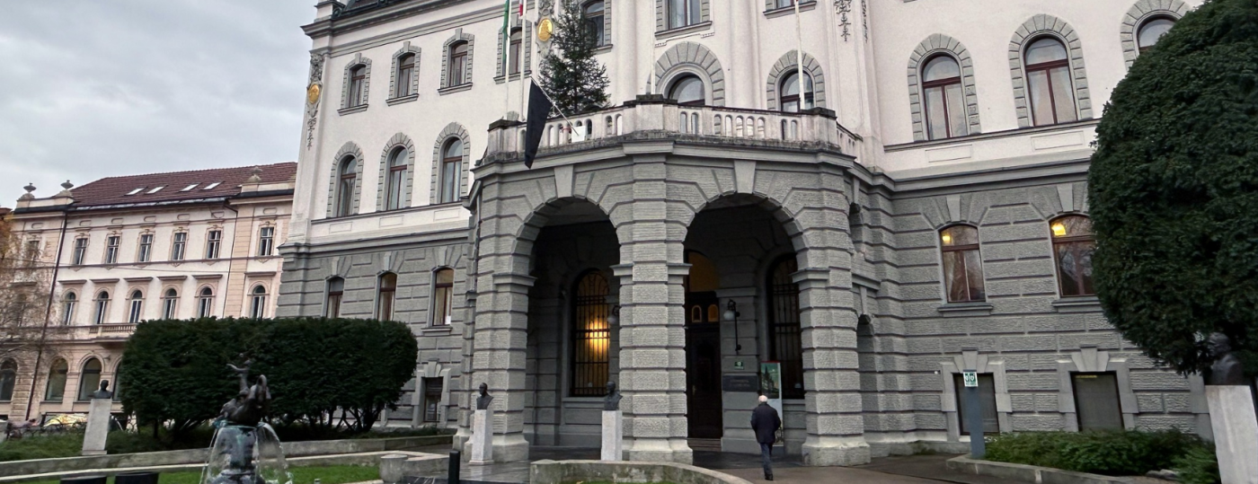 UL črna zastava