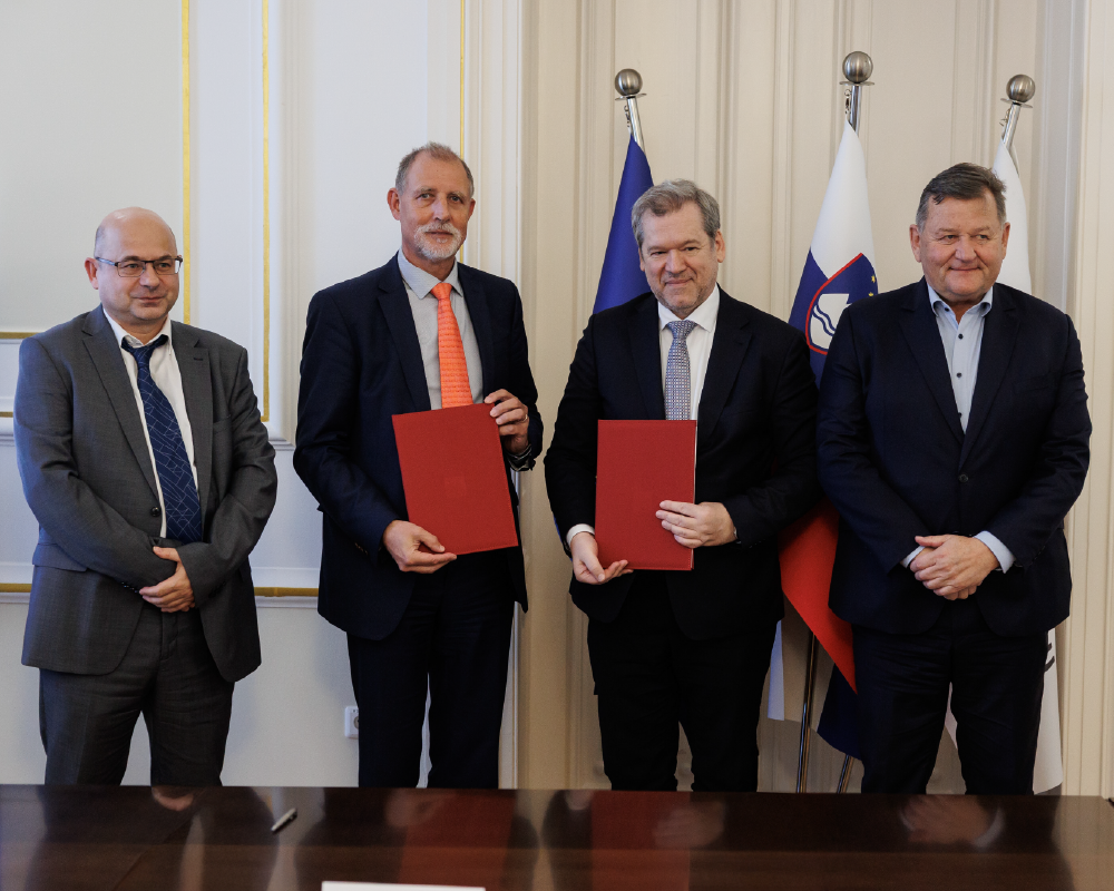 Podpis pogodbe o financiranju gradnje UL FS.png