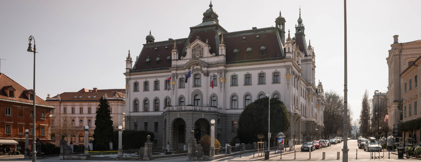 UL letos na lestvici QS uvrščena med 400 najboljših univerz na svetu na desetih študijskih področjih.png
