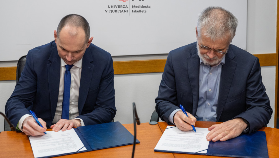 2027-03-27-ul mf in mostar-dekana med popisovanjem-MetodPermeULMF.jpg
