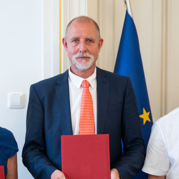 Univerzitetna klinika Golnik postala pridružena članica Univerze v Ljubljani.png