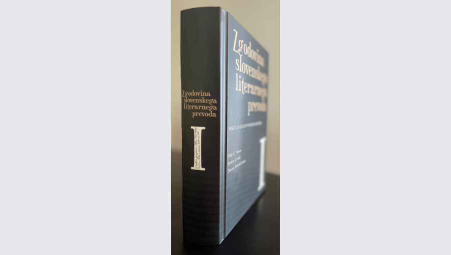 Slika_Zgodovina slovenskega literarnega prevoda, prvi zvezek (avtor fotografije_Nike K. Pokorn).png