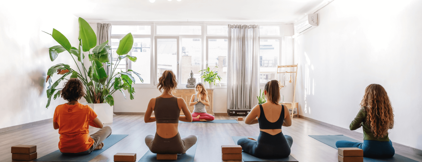 yoga2_1740x670 (1) (1).png