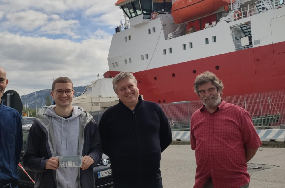 Ekipa pametne škatle