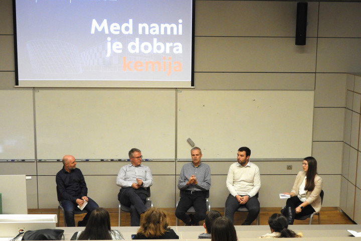 Alumni razlagajo o svoji karierni poti.