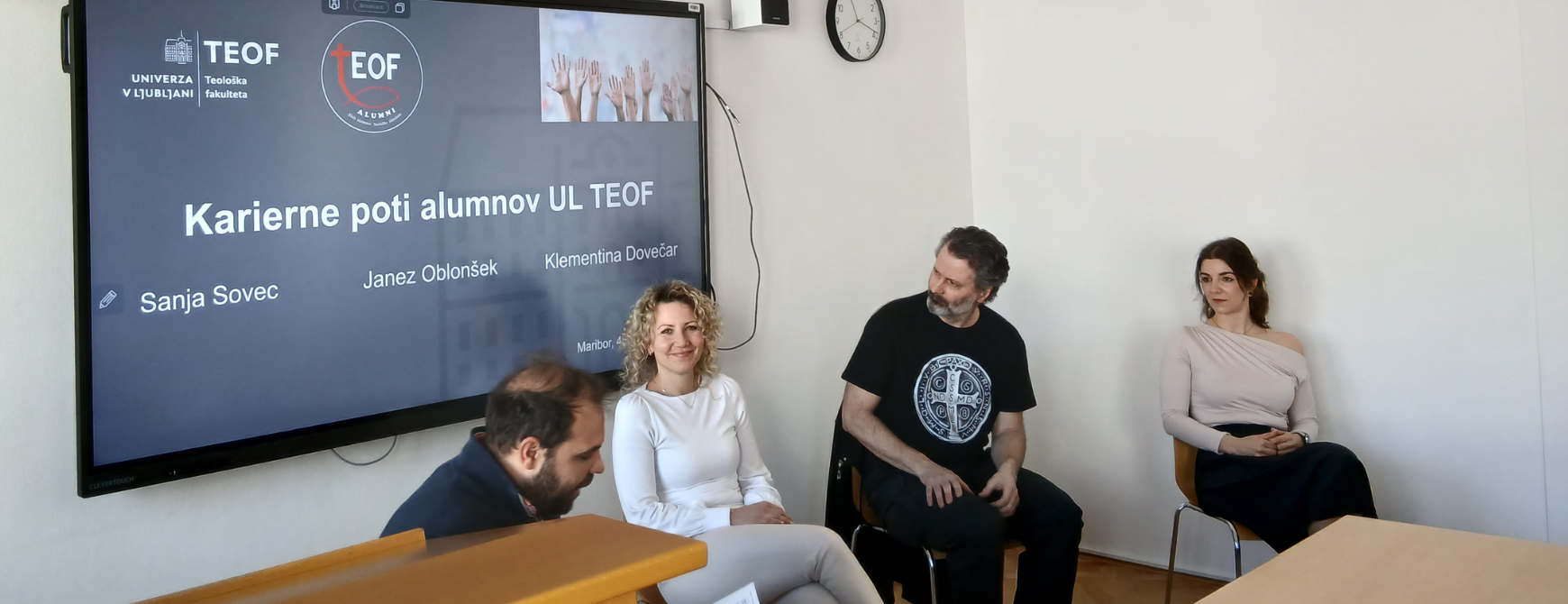 Predavalnica na Teološki fakulteti, gosti alumni TEOF ter zainteresirani študenti za sodelovanje v mentorskem programu. 