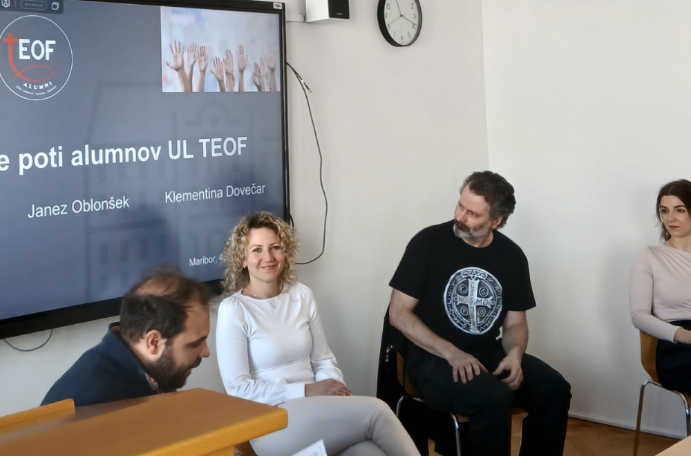 Predavalnica na Teološki fakulteti, gosti alumni TEOF ter zainteresirani študenti za sodelovanje v mentorskem programu. 