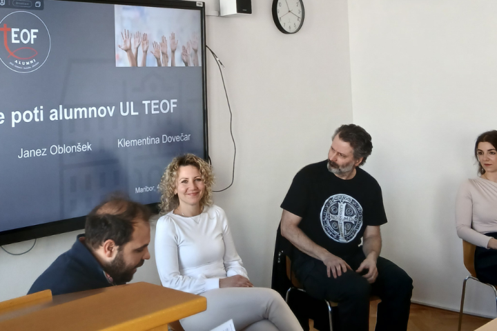 Predavalnica na Teološki fakulteti, gosti alumni TEOF ter zainteresirani študenti za sodelovanje v mentorskem programu. 
