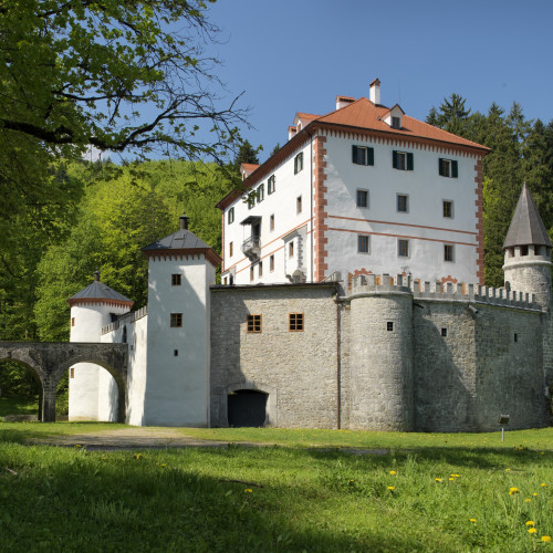 Grad Snežnik Foto Tomaž Lauko (1).jpg