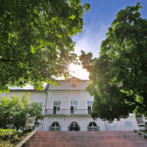 Stavba Muzeja novejše zgodovine.