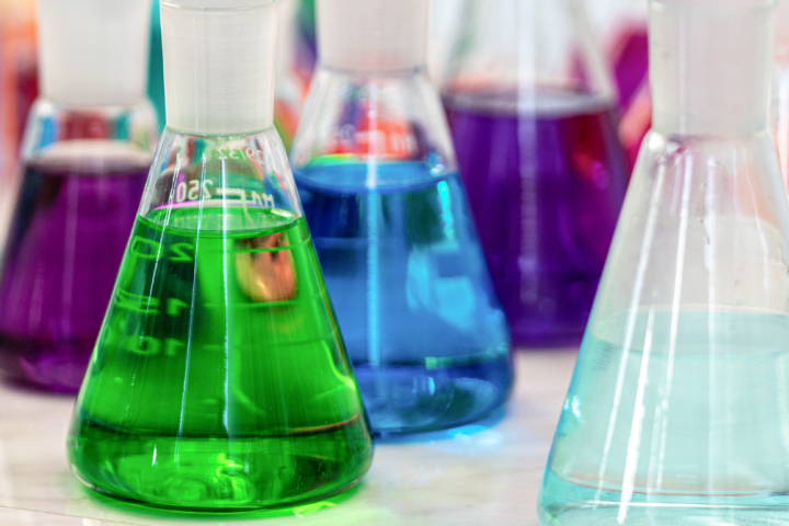 Velika na uvodni strani - desktop_kemija.png